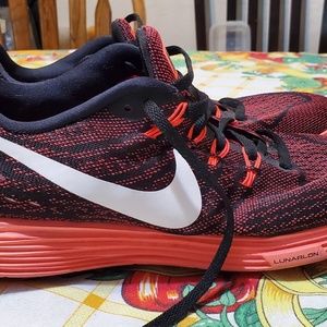 Nike running shoes size 10Men/12Womens